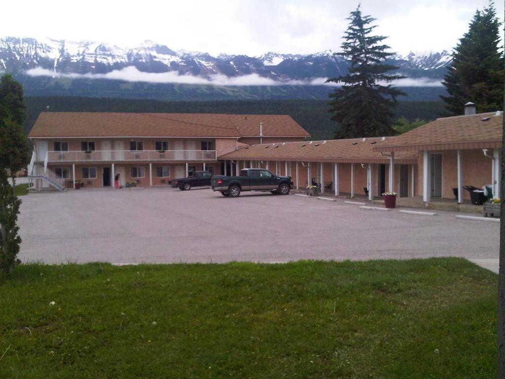 Selkirk Inn Golden Esterno foto