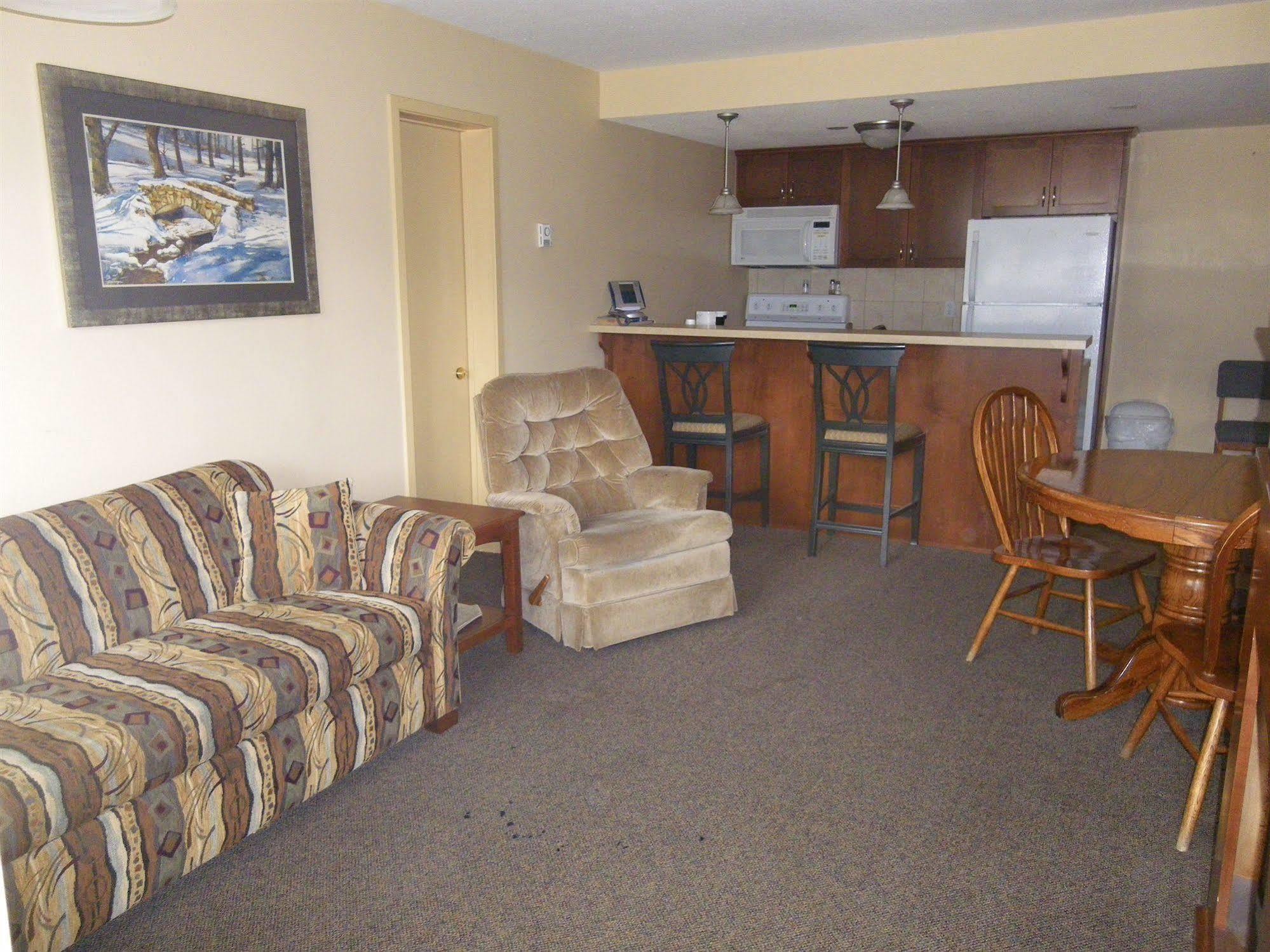 Selkirk Inn Golden Esterno foto
